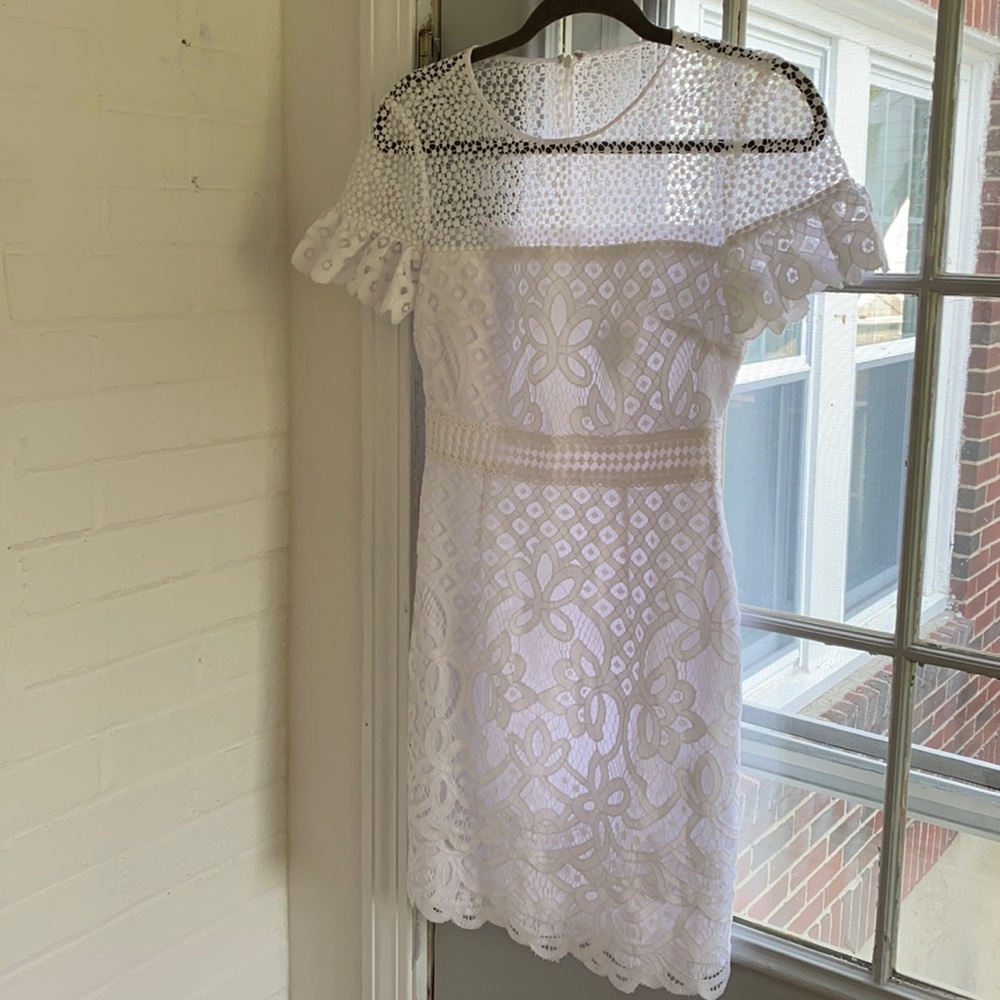 Club Monaco NWT beautiful white lace dress